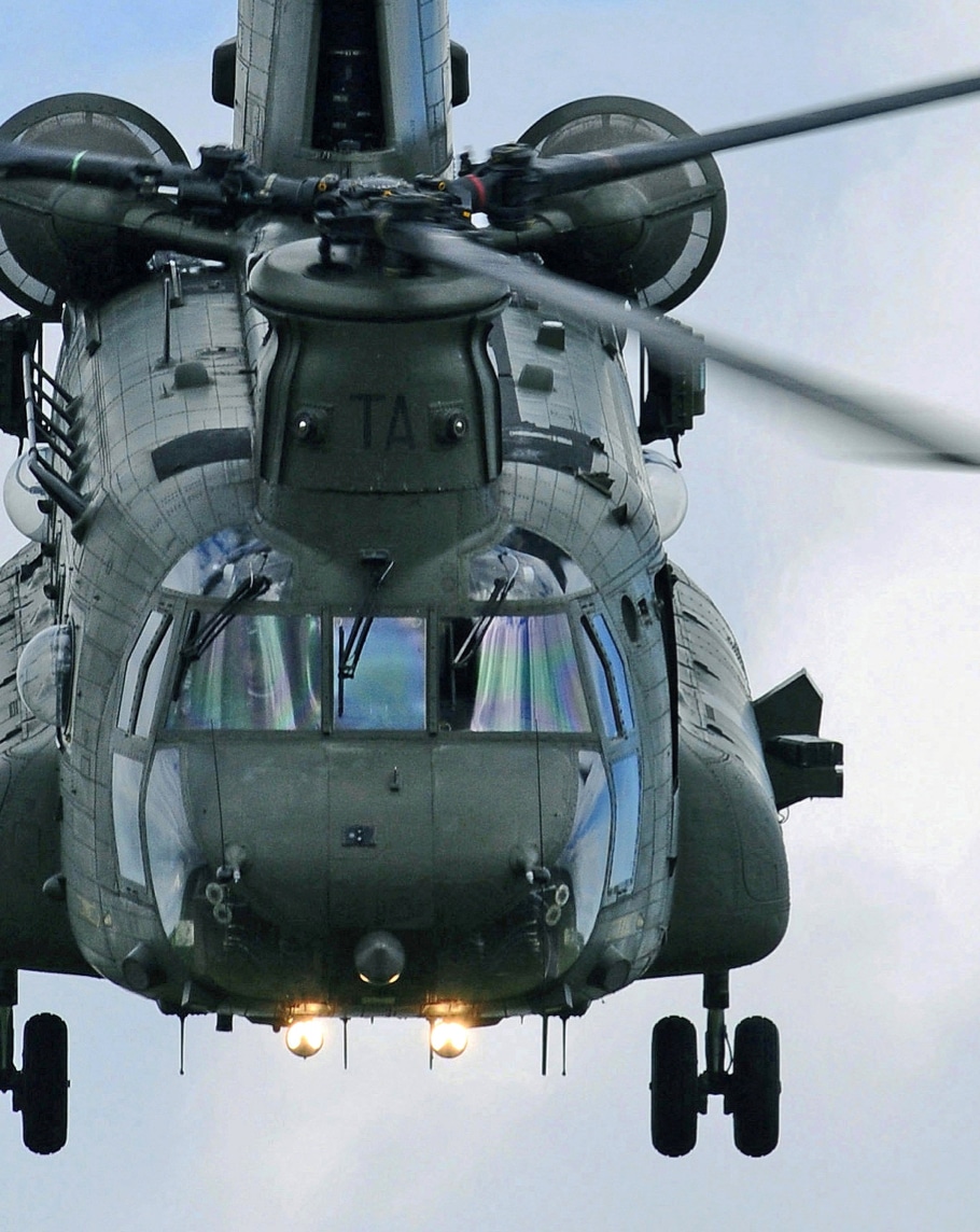 MECACHROME - hélicoptères militaires ©terence-burke-unsplash